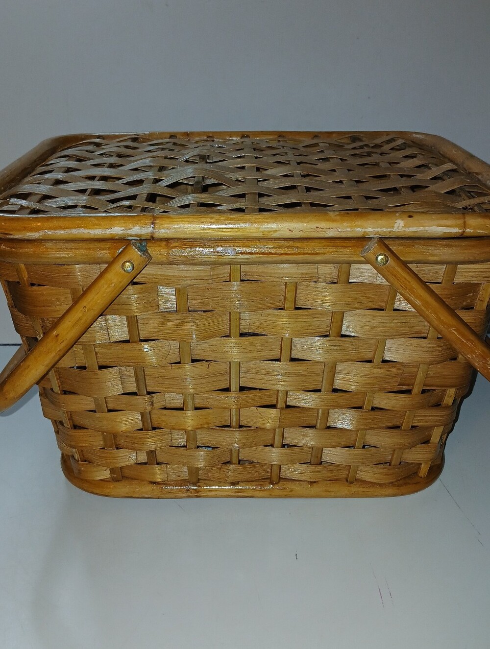 Woven Picnic Basket with Lid - Brown